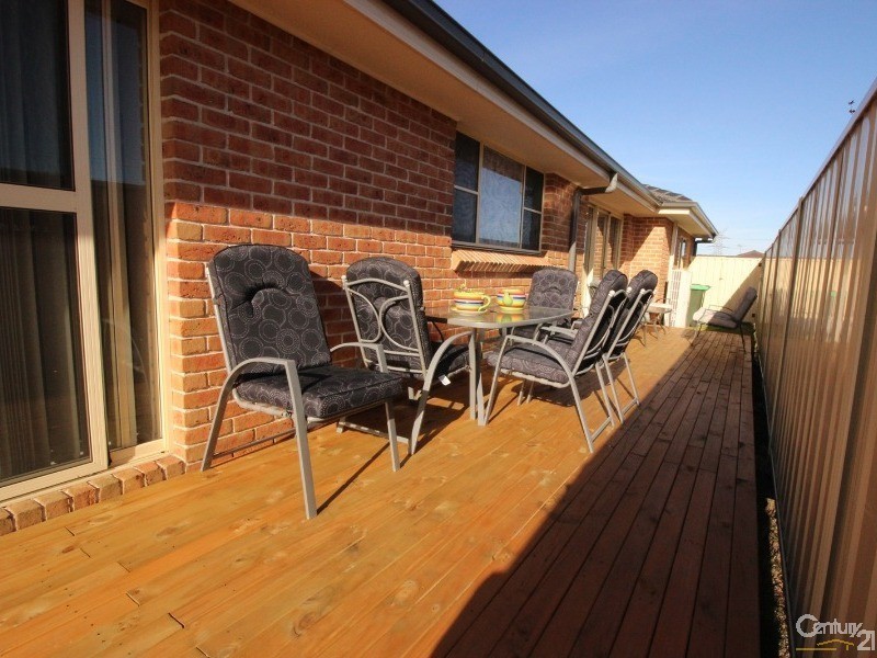 3 Hawkins Place, Cameron Park NSW 2285