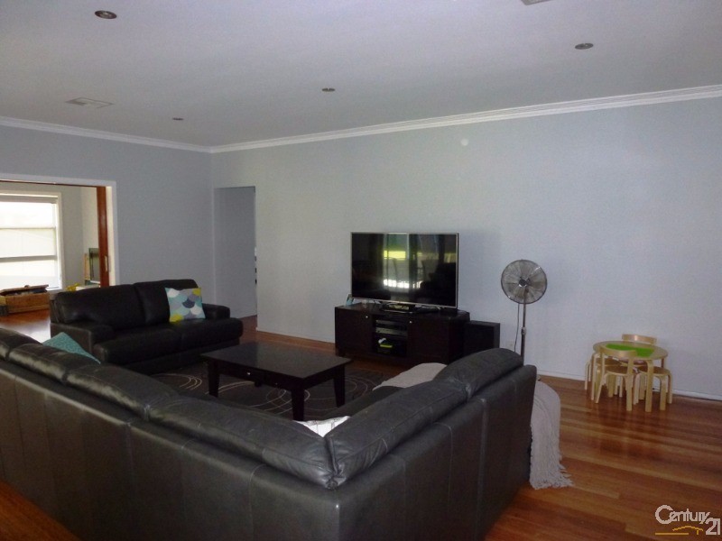 22 Dromedary Street, Cameron Park NSW 2285