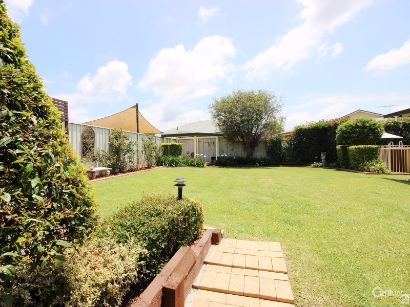 5 Peatmoss Drive, Cameron Park NSW 2285