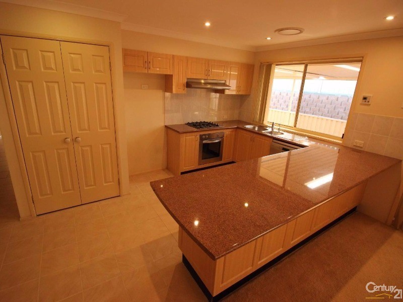 10 Hawkins Place, Cameron Park NSW 2285