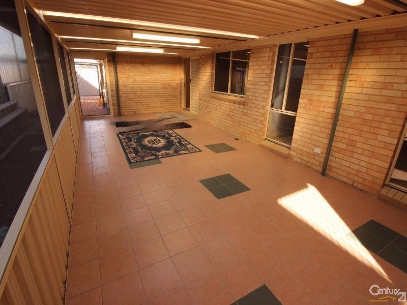 10 Hawkins Place, Cameron Park NSW 2285