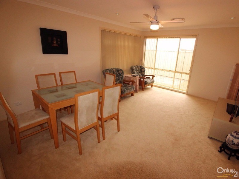 10 Hawkins Place, Cameron Park NSW 2285