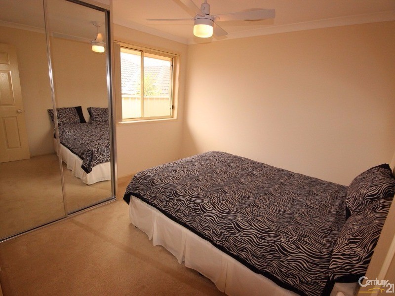 10 Hawkins Place, Cameron Park NSW 2285