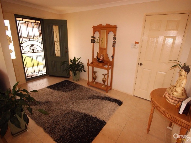 10 Hawkins Place, Cameron Park NSW 2285