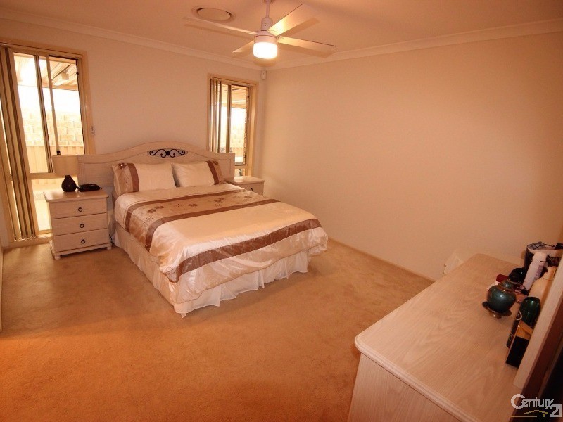 10 Hawkins Place, Cameron Park NSW 2285