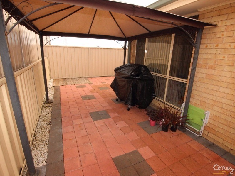 10 Hawkins Place, Cameron Park NSW 2285