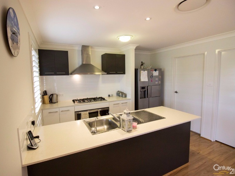 10 Heritage Drive, Cameron Park NSW 2285