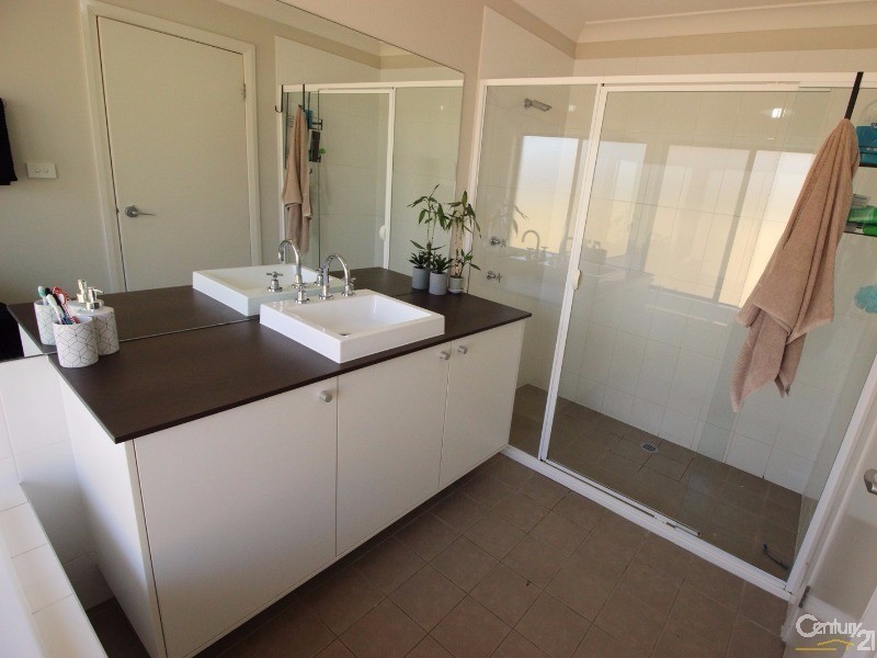 32 Calancra Avenue, Cameron Park NSW 2285