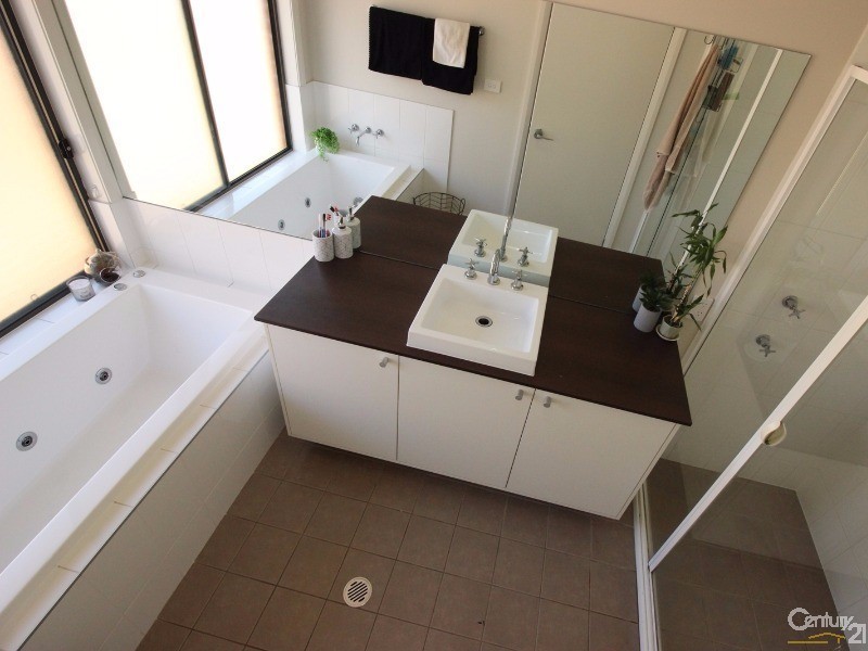 32 Calancra Avenue, Cameron Park NSW 2285