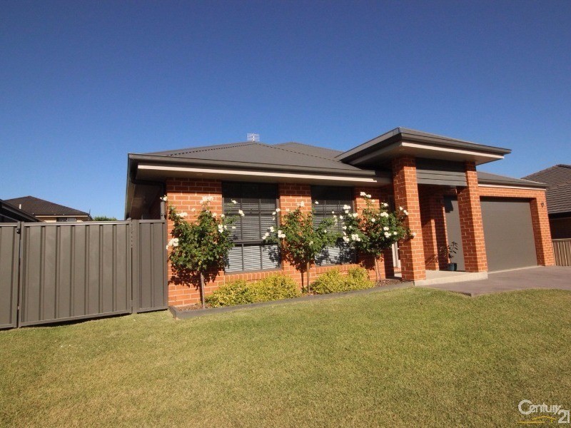 32 Calancra Avenue, Cameron Park NSW 2285