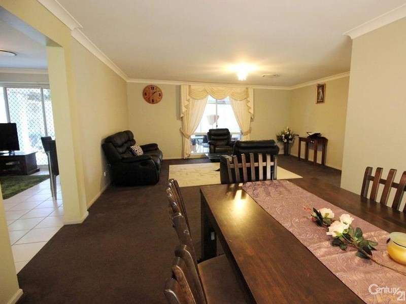 22 Lakeaire Circuit, Cameron Park NSW 2285