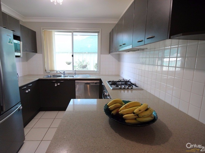 22 Lakeaire Circuit, Cameron Park NSW 2285