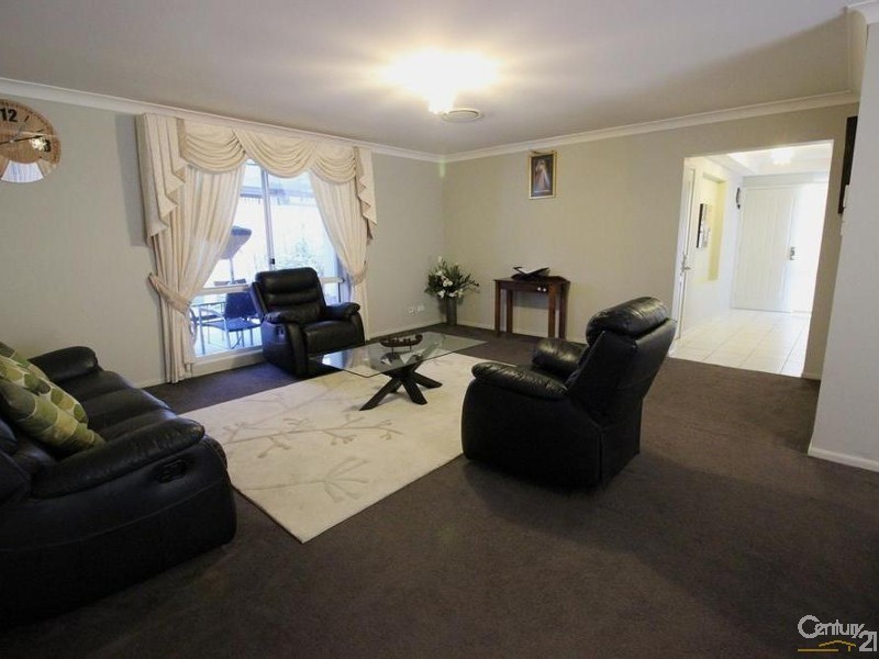 22 Lakeaire Circuit, Cameron Park NSW 2285