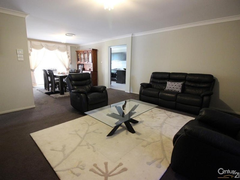 22 Lakeaire Circuit, Cameron Park NSW 2285
