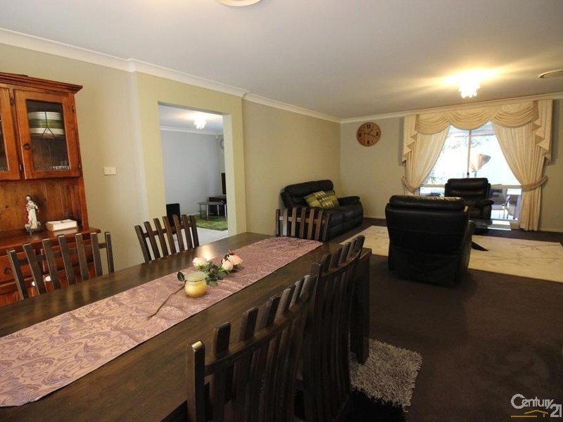 22 Lakeaire Circuit, Cameron Park NSW 2285