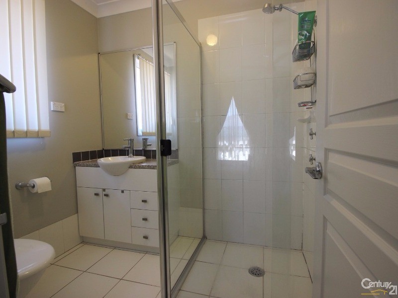 22 Lakeaire Circuit, Cameron Park NSW 2285