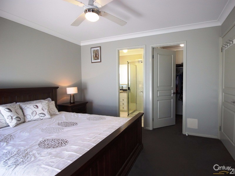 22 Lakeaire Circuit, Cameron Park NSW 2285