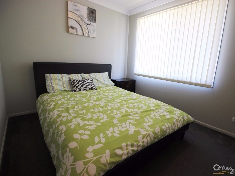 22 Lakeaire Circuit, Cameron Park NSW 2285