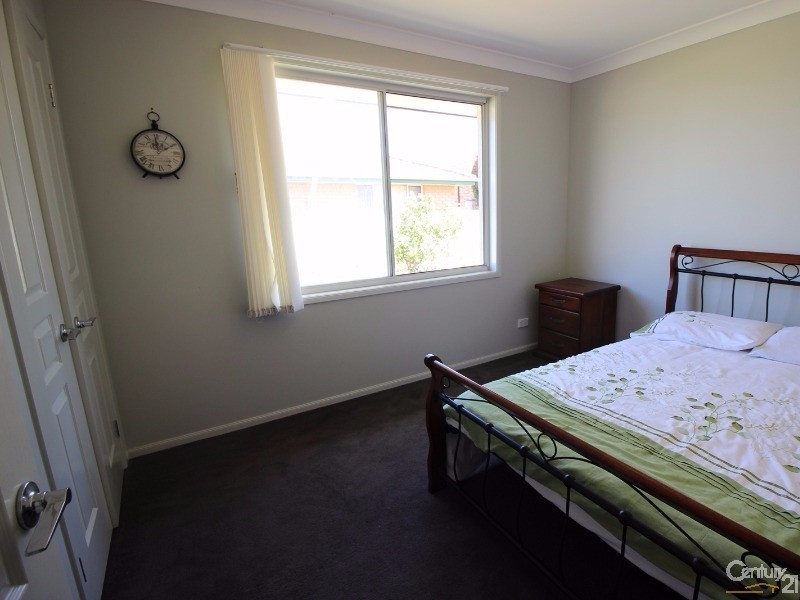 22 Lakeaire Circuit, Cameron Park NSW 2285