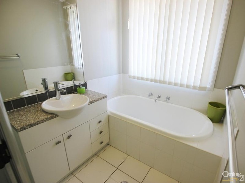 22 Lakeaire Circuit, Cameron Park NSW 2285
