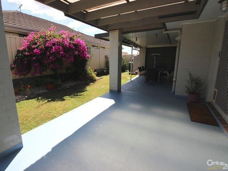 22 Lakeaire Circuit, Cameron Park NSW 2285