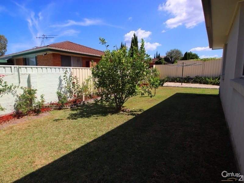 22 Lakeaire Circuit, Cameron Park NSW 2285
