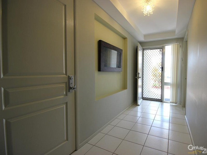 22 Lakeaire Circuit, Cameron Park NSW 2285
