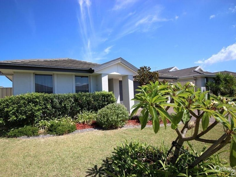 22 Lakeaire Circuit, Cameron Park NSW 2285