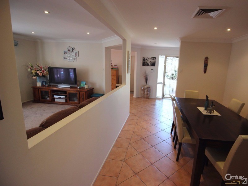 11 Elanet Avenue, Cameron Park NSW 2285