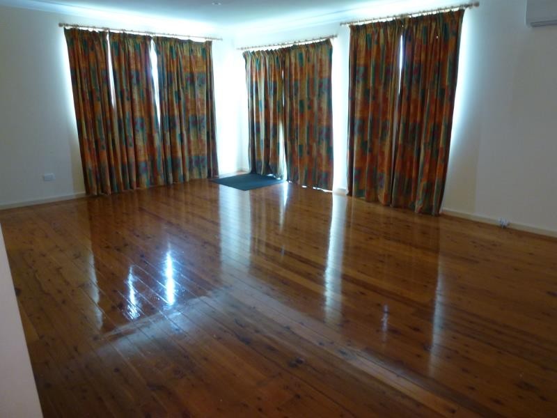 33 Renfrew Crescent, Edgeworth NSW 2285