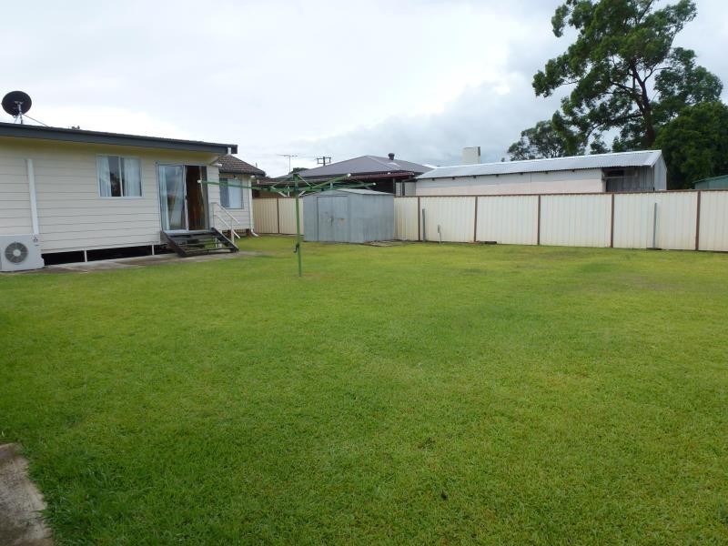 33 Renfrew Crescent, Edgeworth NSW 2285