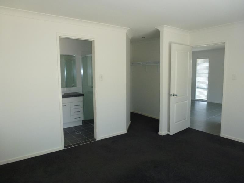 11 Nithsdle Street, Cameron Park NSW 2285