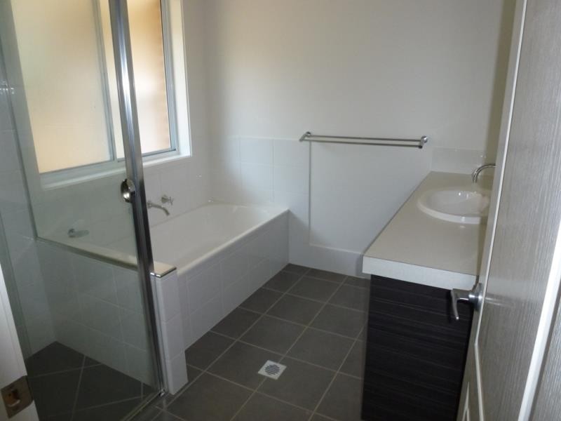 11 Nithsdle Street, Cameron Park NSW 2285