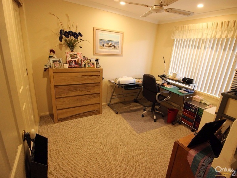 14 Caribou Road, Cameron Park NSW 2285