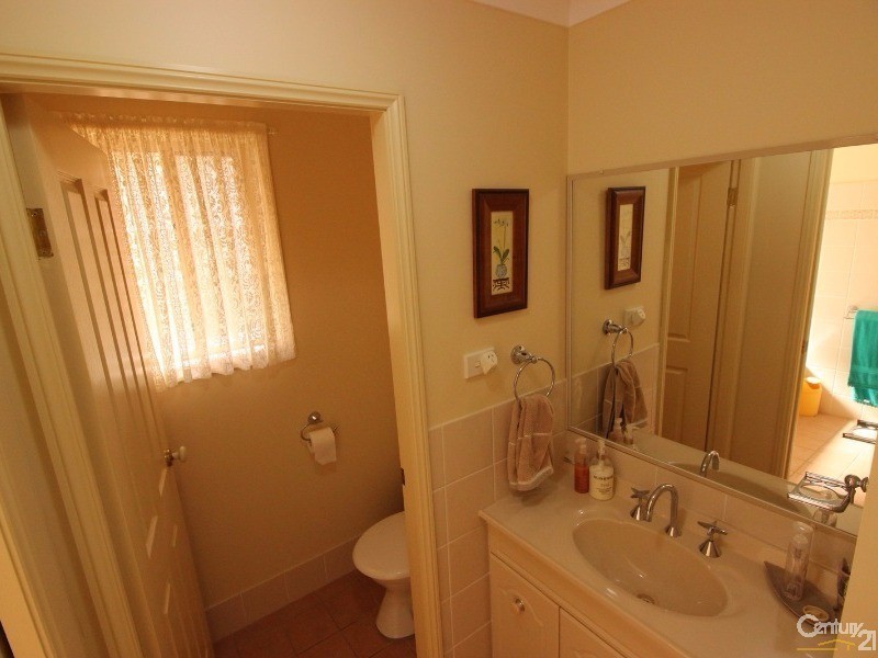 14 Caribou Road, Cameron Park NSW 2285