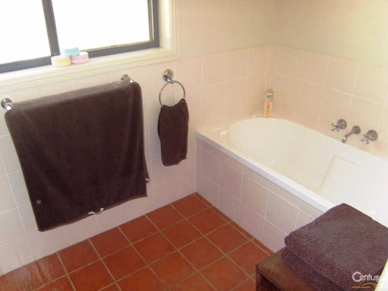 10 Hebe Place, Cameron Park NSW 2285