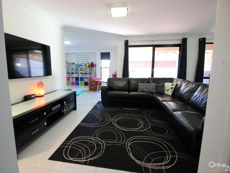 7 Woodbridge Drive, Cameron Park NSW 2285