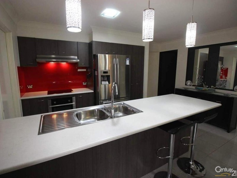 7 Woodbridge Drive, Cameron Park NSW 2285