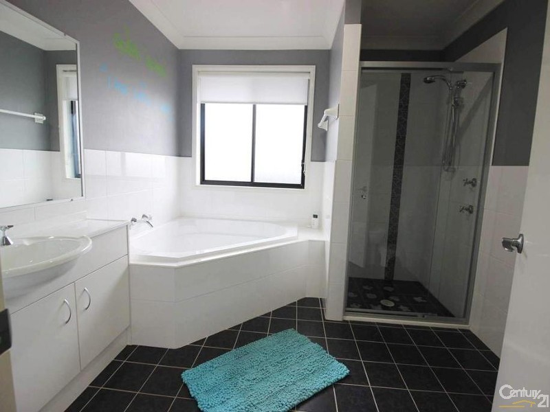 7 Woodbridge Drive, Cameron Park NSW 2285