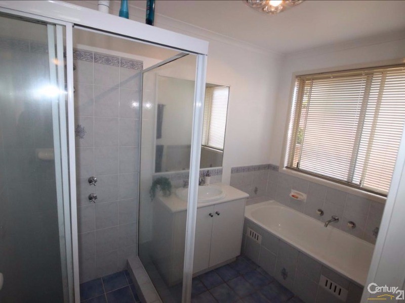 3 Aster Close, Cameron Park NSW 2285