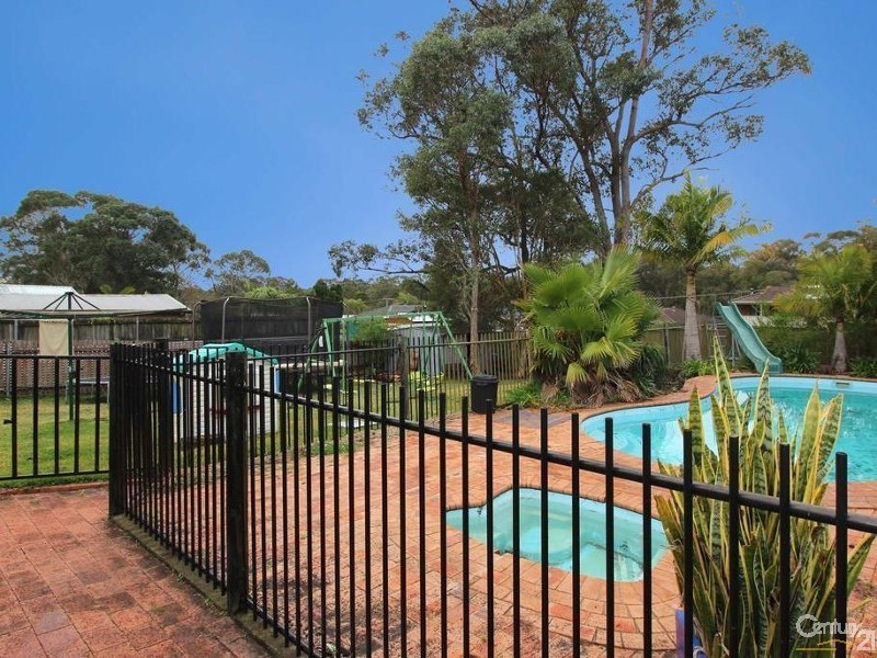 33 Throckmorton Street, Killingworth NSW 2278