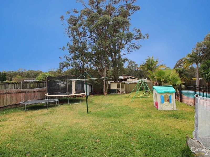 33 Throckmorton Street, Killingworth NSW 2278