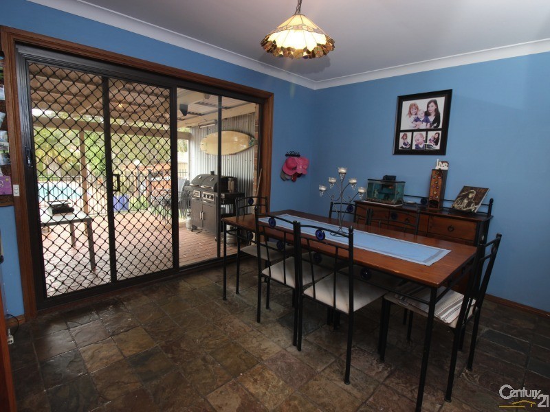 33 Throckmorton Street, Killingworth NSW 2278