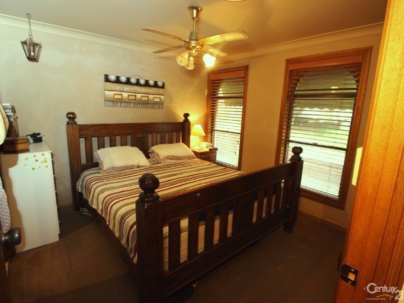 33 Throckmorton Street, Killingworth NSW 2278