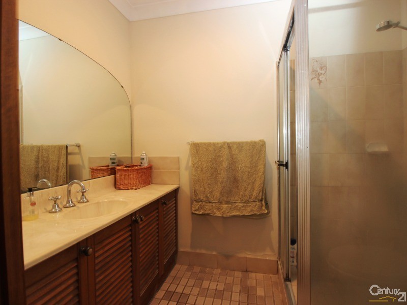 33 Throckmorton Street, Killingworth NSW 2278