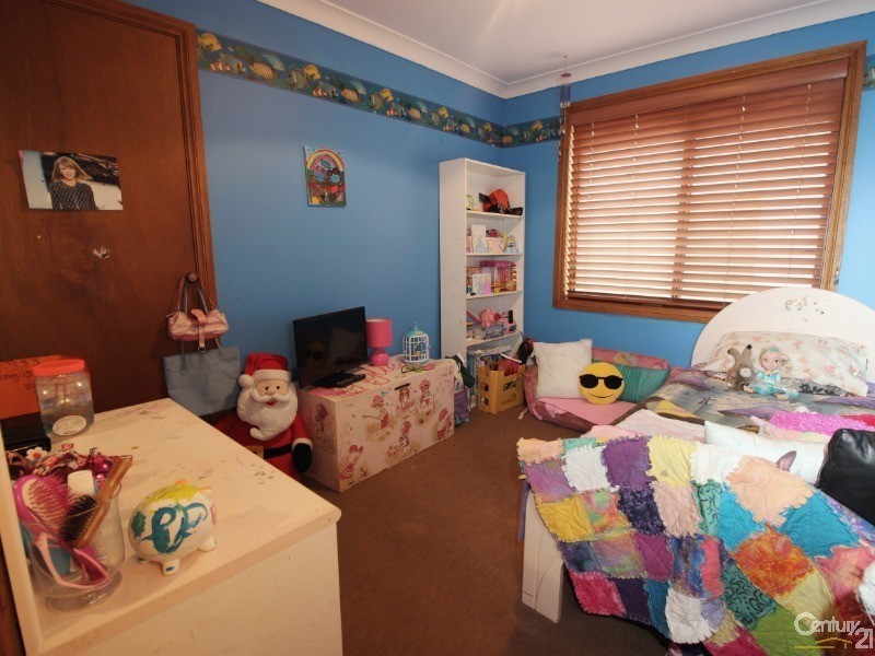 33 Throckmorton Street, Killingworth NSW 2278