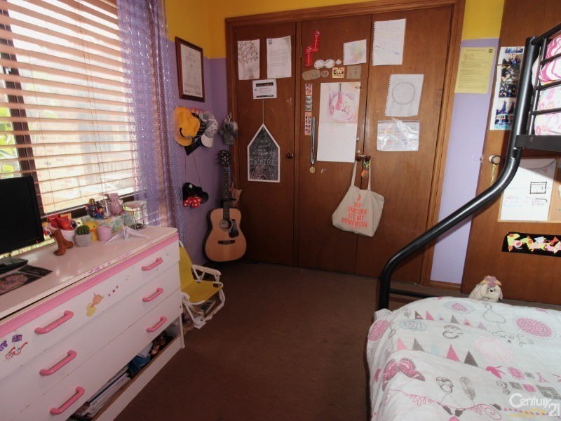 33 Throckmorton Street, Killingworth NSW 2278