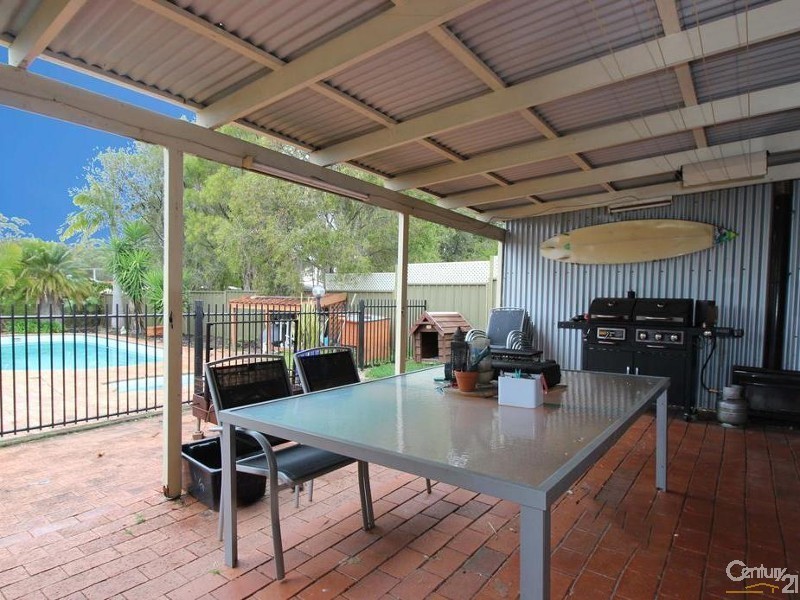 33 Throckmorton Street, Killingworth NSW 2278