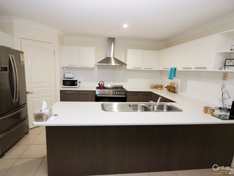 11 Raleigh Street, Cameron Park NSW 2285