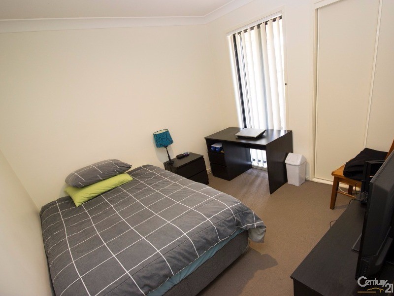 11 Raleigh Street, Cameron Park NSW 2285